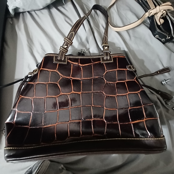 Dooney & Burke Large Handbag - Picture 2 of 6